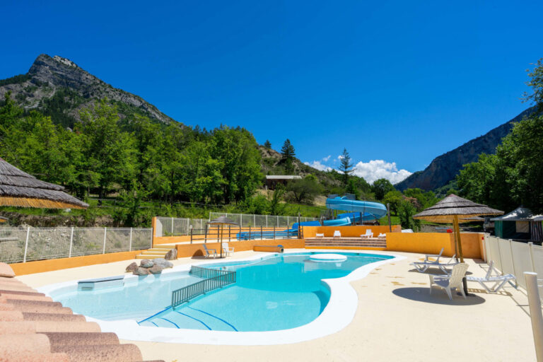 camping clot du jay piscine dans les alpes de haut provence