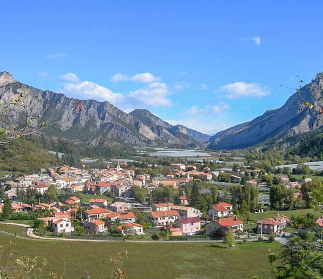 camping proche la motte du caire village