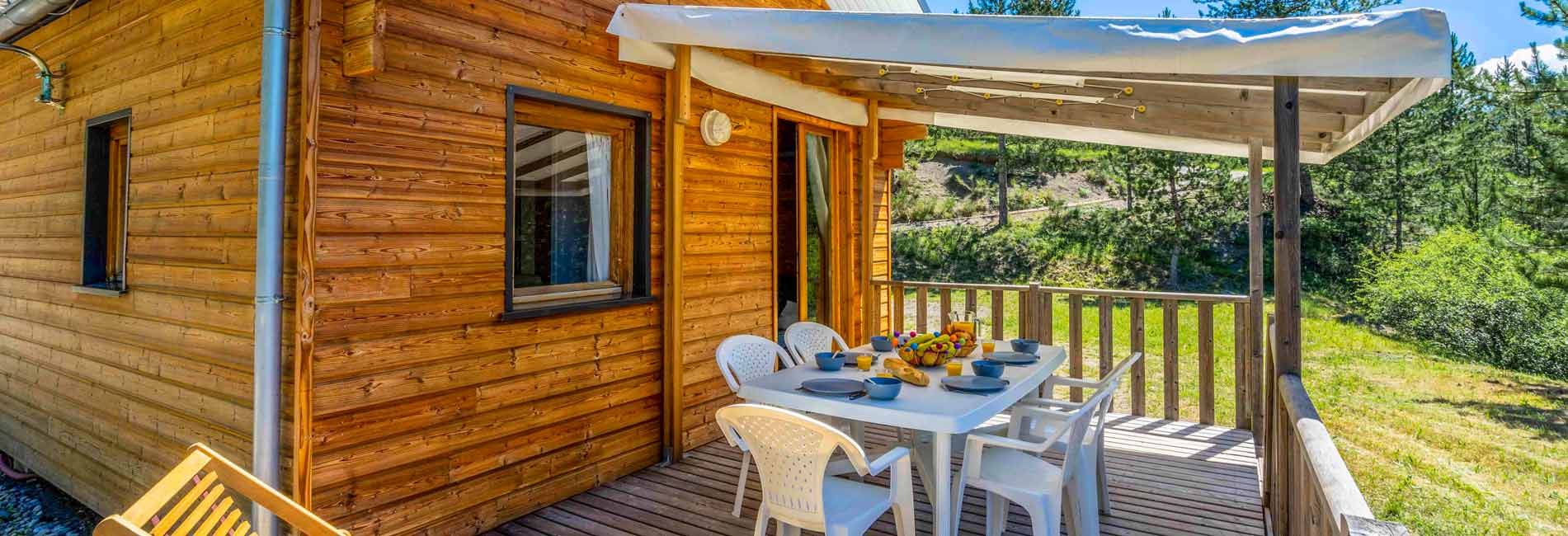 chalet en bois terrasse camping clot du jay