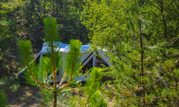 emplacement camping tente verdure clot du jay